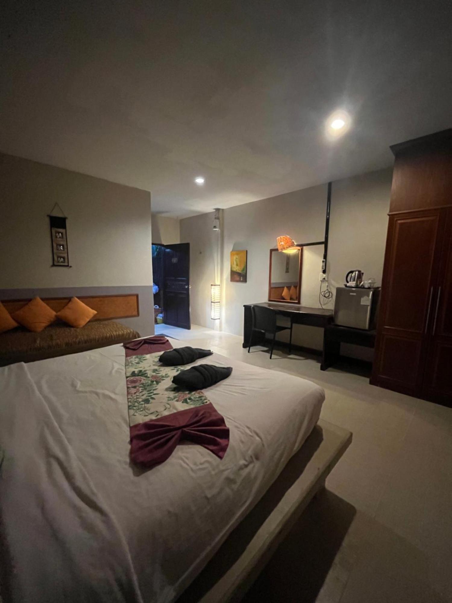 Nin Kantiang Bay Koh Lanta Exterior photo